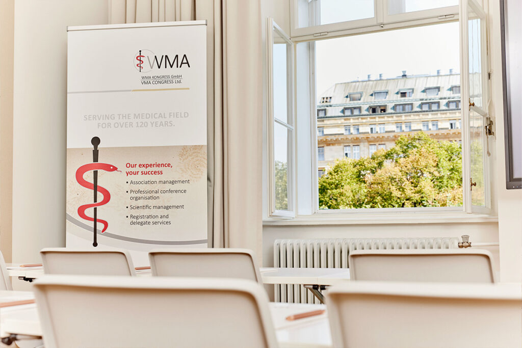 Banner und offenes Fenster Seminarraum